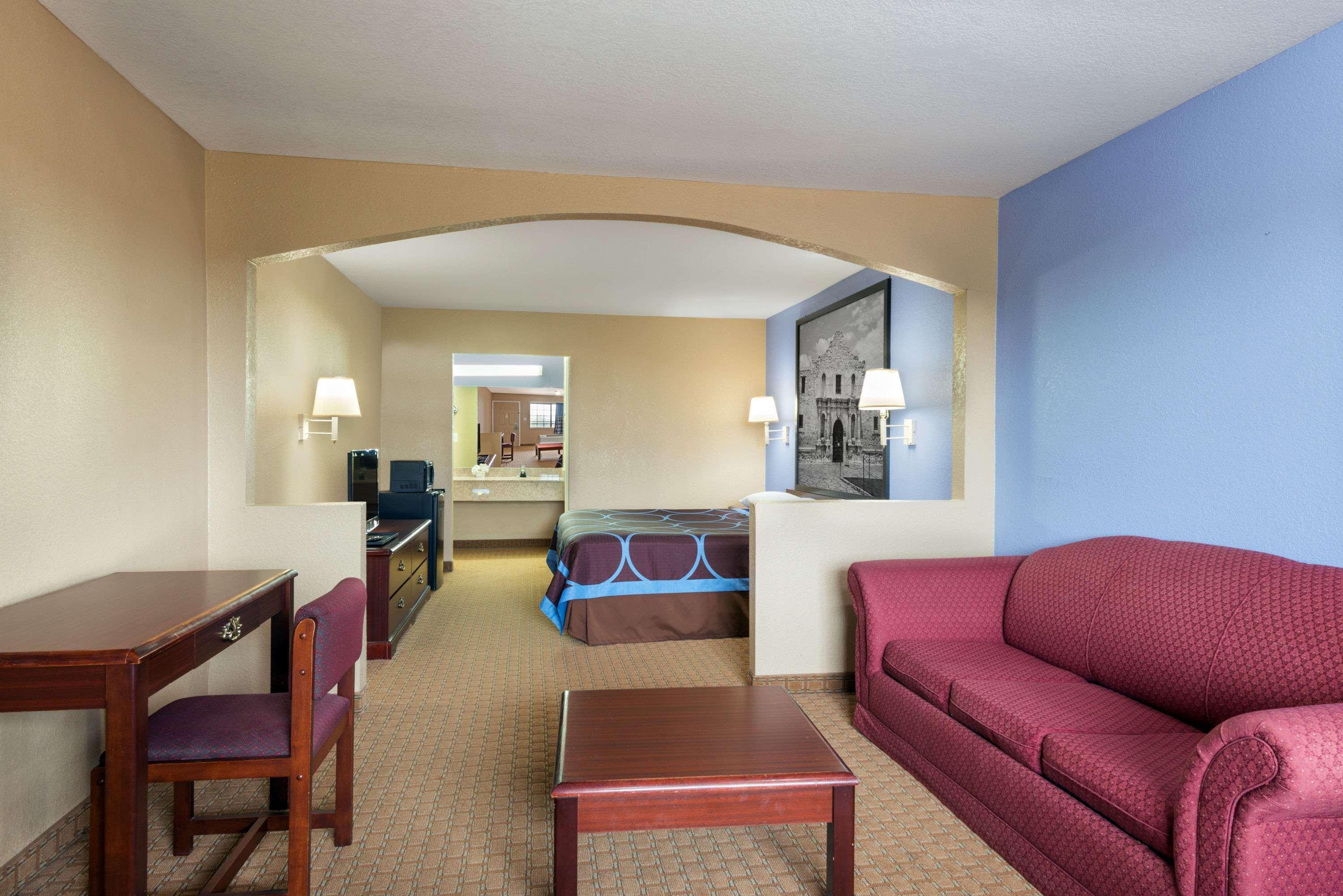 Super 8 By Wyndham San Antonio/Riverwalk Area Eksteriør billede