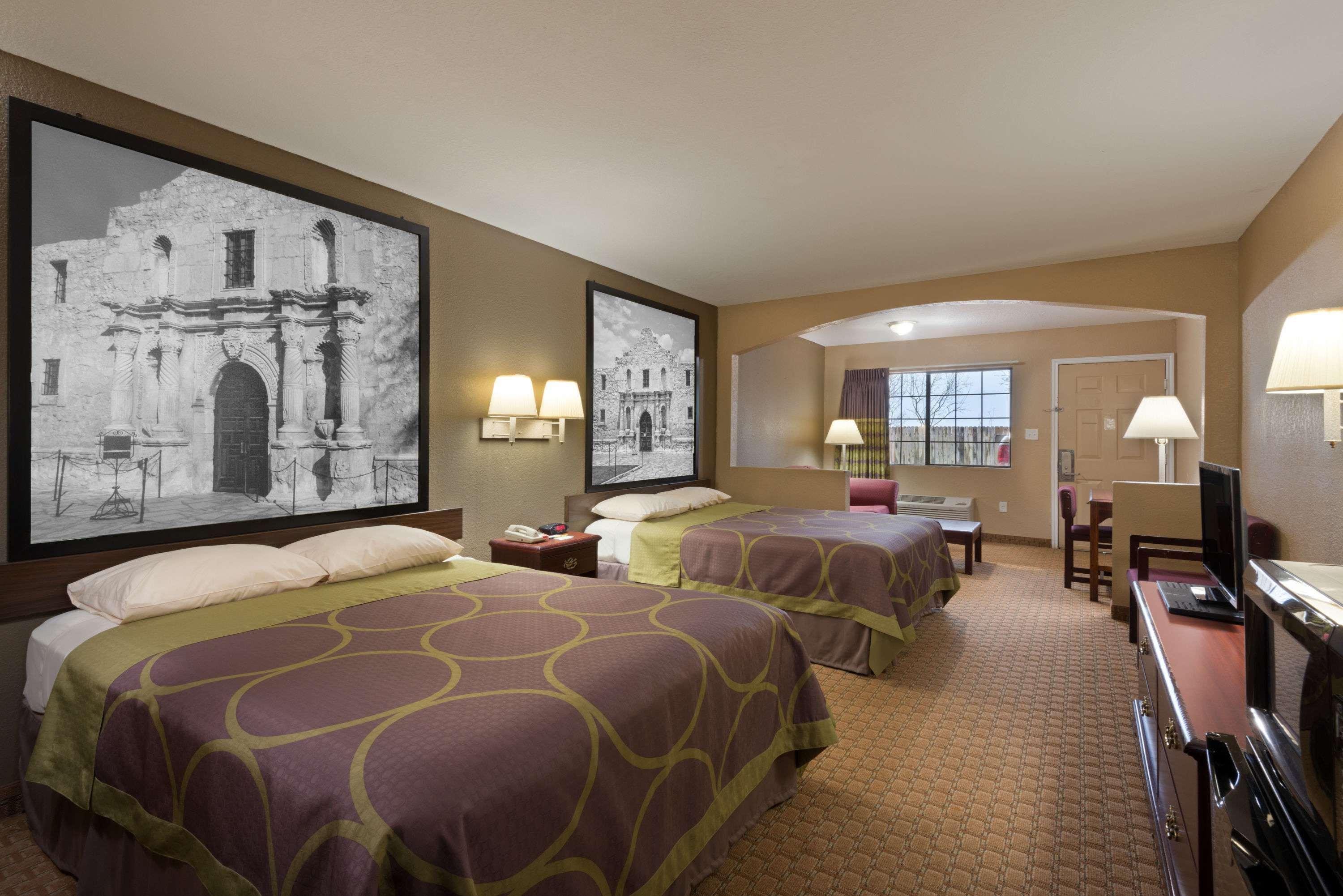 Super 8 By Wyndham San Antonio/Riverwalk Area Eksteriør billede