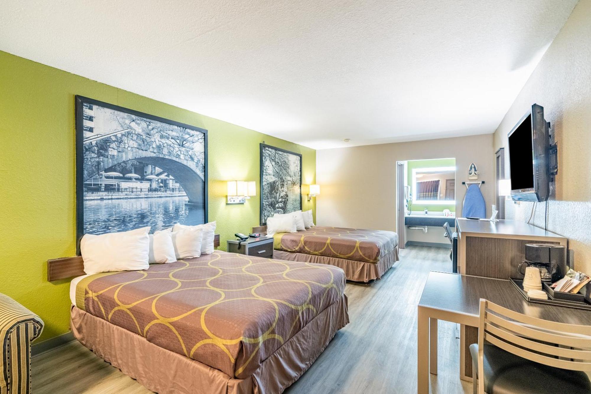 Super 8 By Wyndham San Antonio/Riverwalk Area Eksteriør billede
