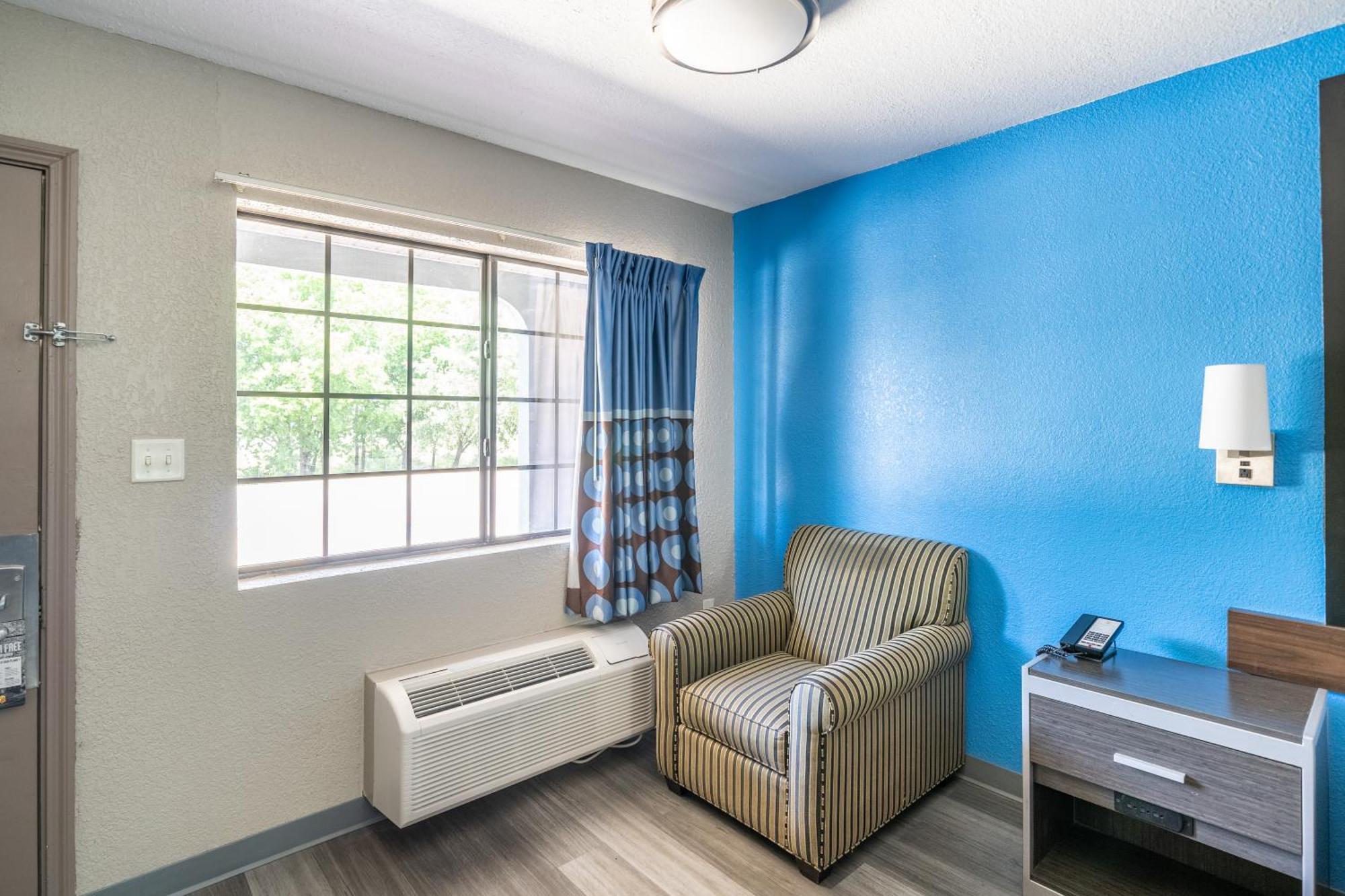 Super 8 By Wyndham San Antonio/Riverwalk Area Eksteriør billede
