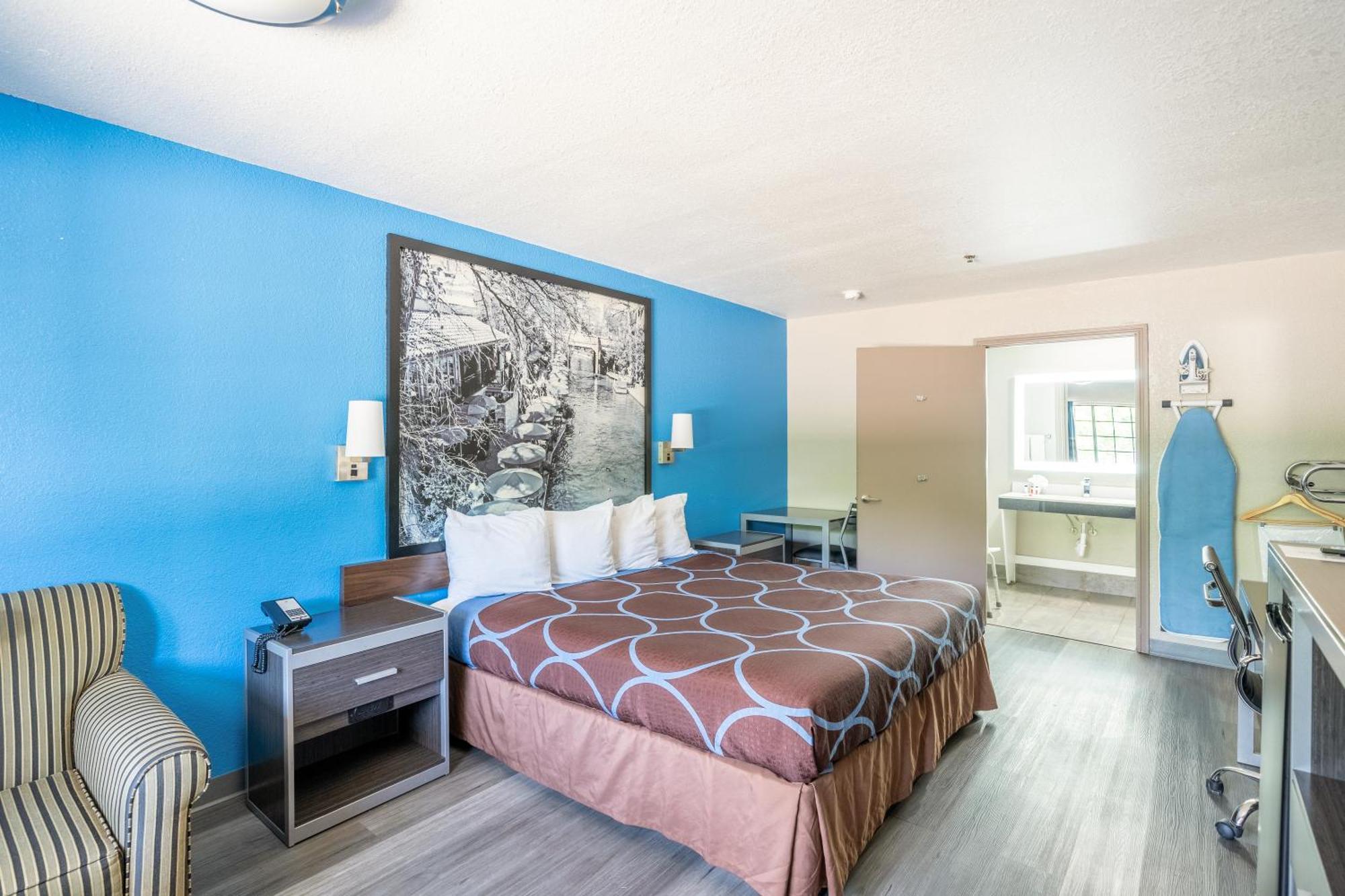 Super 8 By Wyndham San Antonio/Riverwalk Area Eksteriør billede
