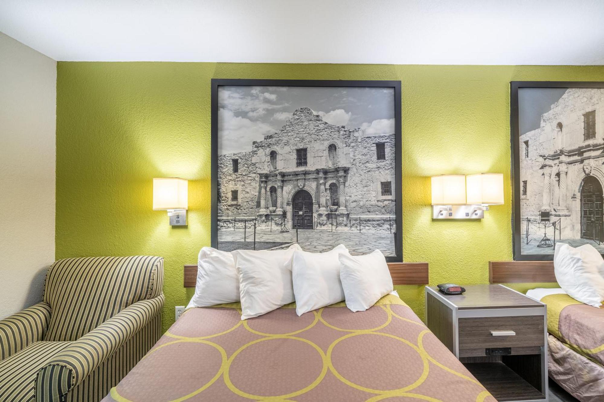 Super 8 By Wyndham San Antonio/Riverwalk Area Eksteriør billede