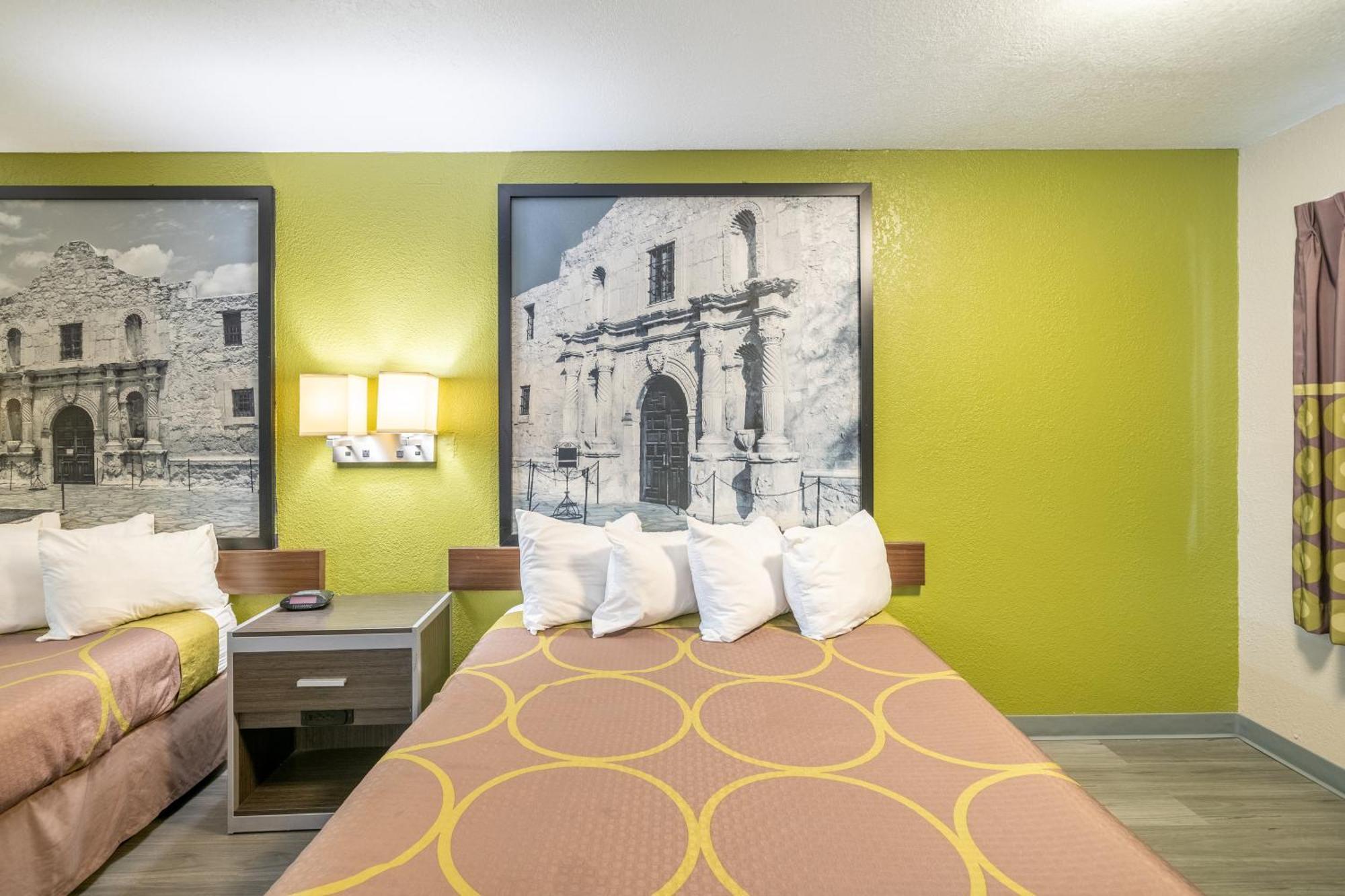 Super 8 By Wyndham San Antonio/Riverwalk Area Eksteriør billede