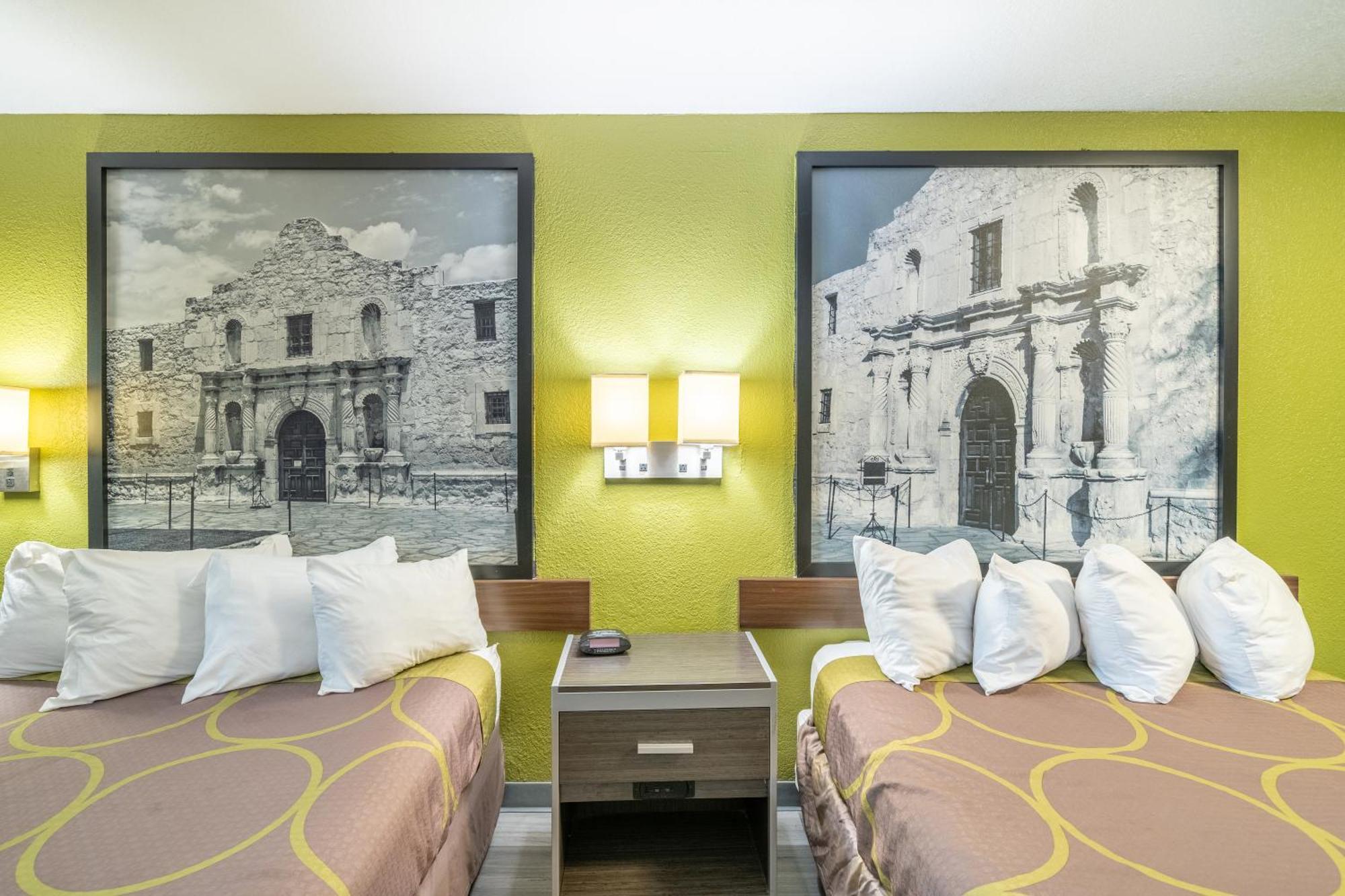 Super 8 By Wyndham San Antonio/Riverwalk Area Eksteriør billede