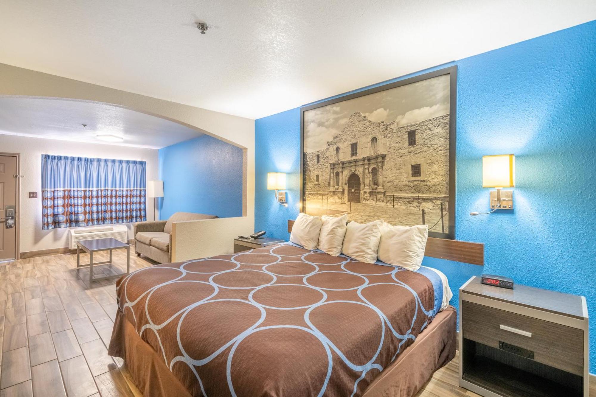 Super 8 By Wyndham San Antonio/Riverwalk Area Eksteriør billede